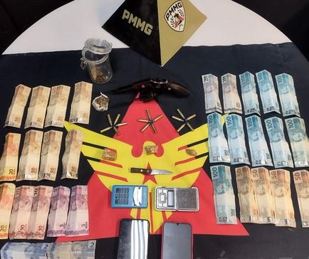 Casal é preso em Patrocínio com arma, drogas e quase R$ 2 mil em dinheiro