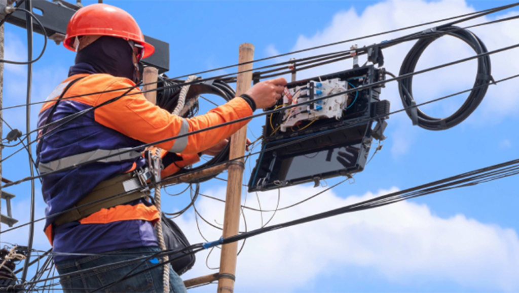 Cemig alerta para riscos em trabalhos próximos à rede elétrica