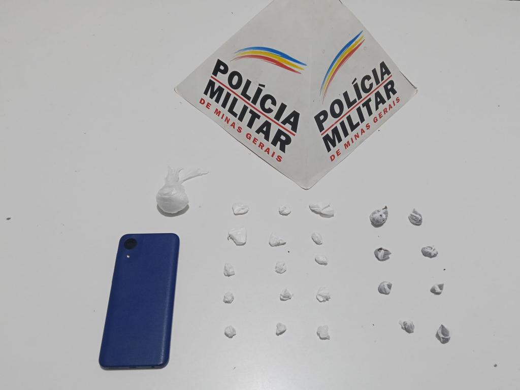Após denúncia anônima, homem é preso com cocaína e maconha em Serra do Salitre