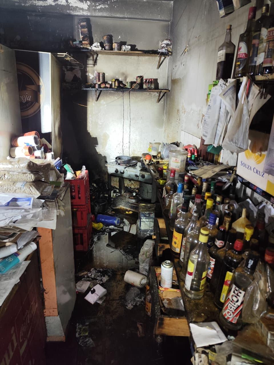 Imagem 4 do post Fogo destrói parte de bar no centro de Patrocínio