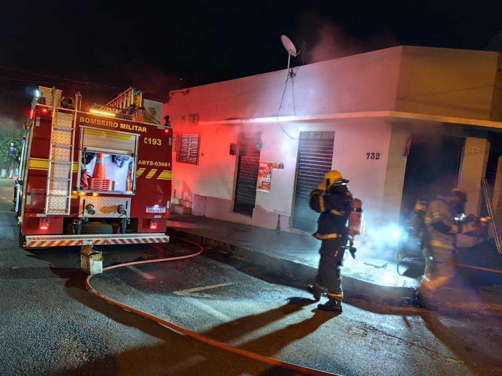 Imagem 2 do post Fogo destrói parte de bar no centro de Patrocínio
