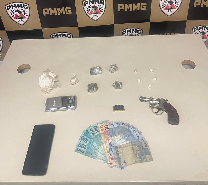 Homem é preso por tráfico de drogas e posse ilegal de arma em Salitre de Minas