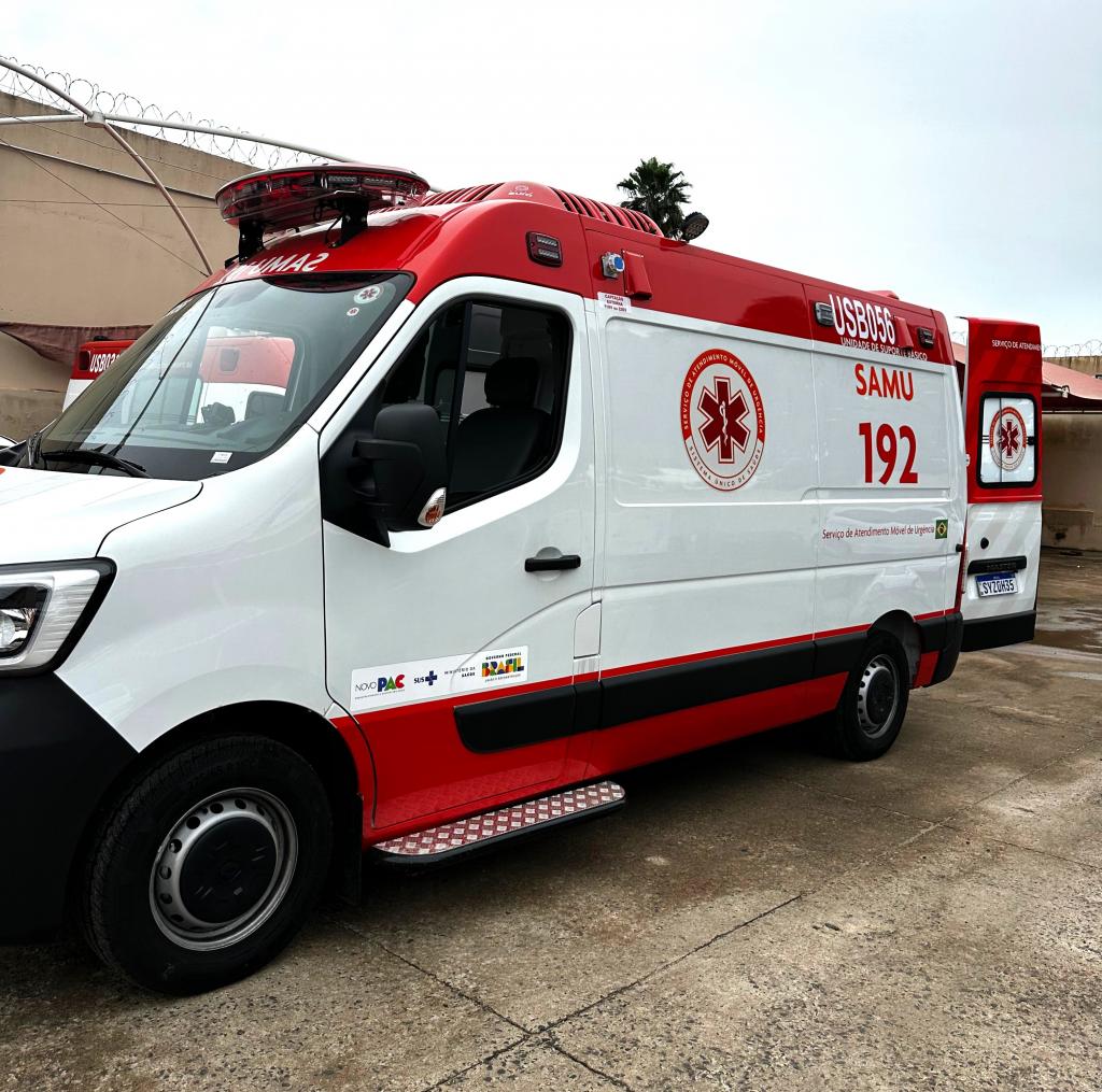 Jovem perde o controle da moto e bate em poste em frente ao 46ºBPM