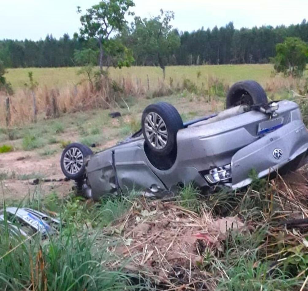 Motorista e passageiro morrem após carro capotar próximo a...