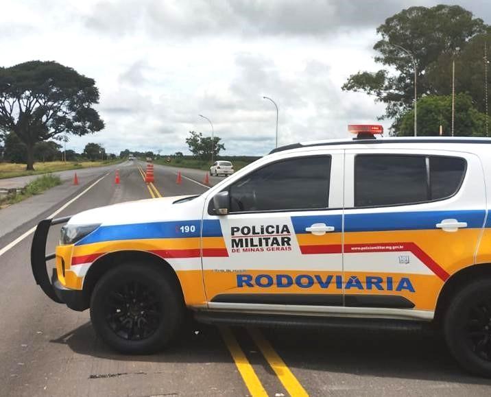 Polícia apreende celulares chineses sem nota fiscal na BR-146, em Serra do Salitre