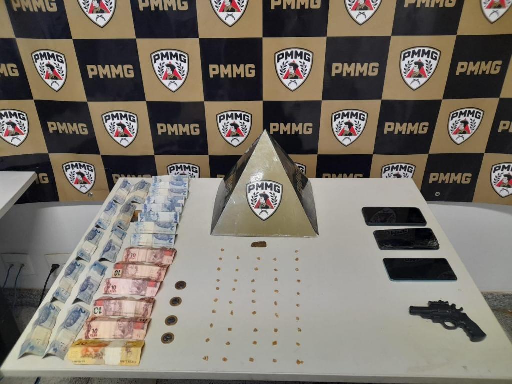 Polícia apreende drogas e prende suspeitos em operação no...