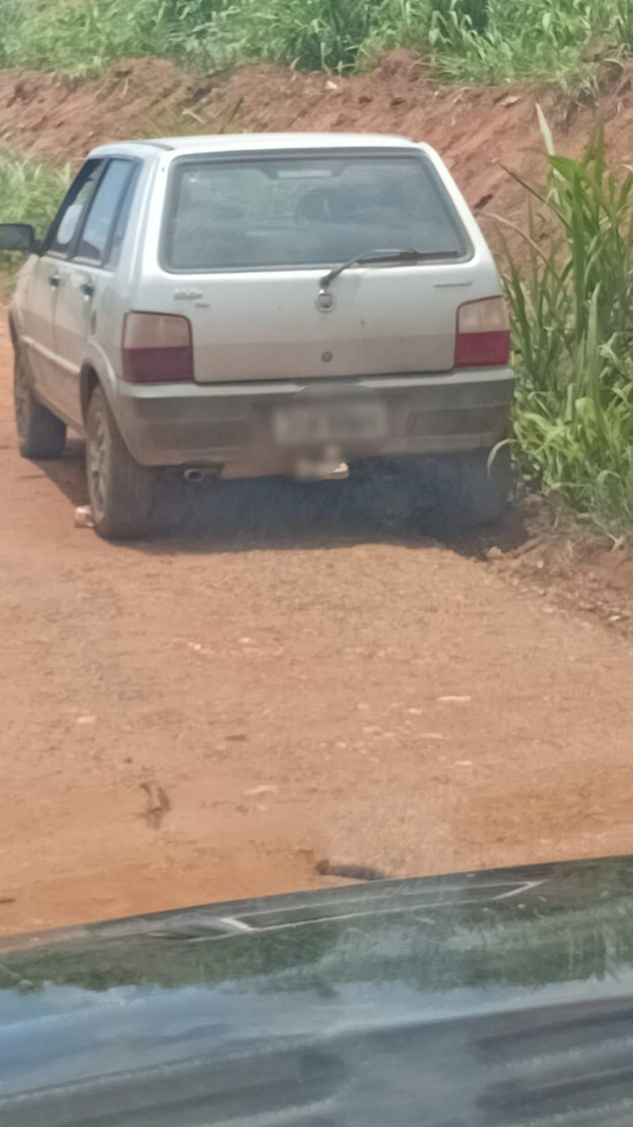 Imagem 1 do post Carro é furtado com chave na ignição e acaba abandonado em estrada rural em Patrocínio