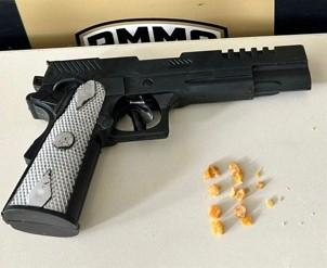 Traficante é preso com pedras de crack e pistola...