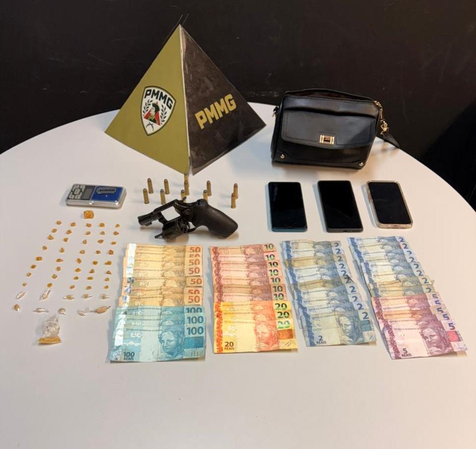 Três pessoas são presas por tráfico de drogas e...