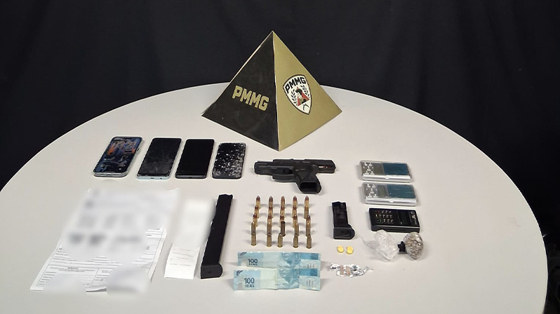 Cinco pessoas são presas por tráfico de drogas e...