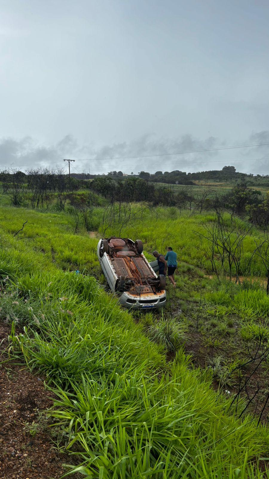 Imagem 2 do post Capotamento múltiplo na BR-146 deixa feridos e mobiliza resgate em Serra do Salitre