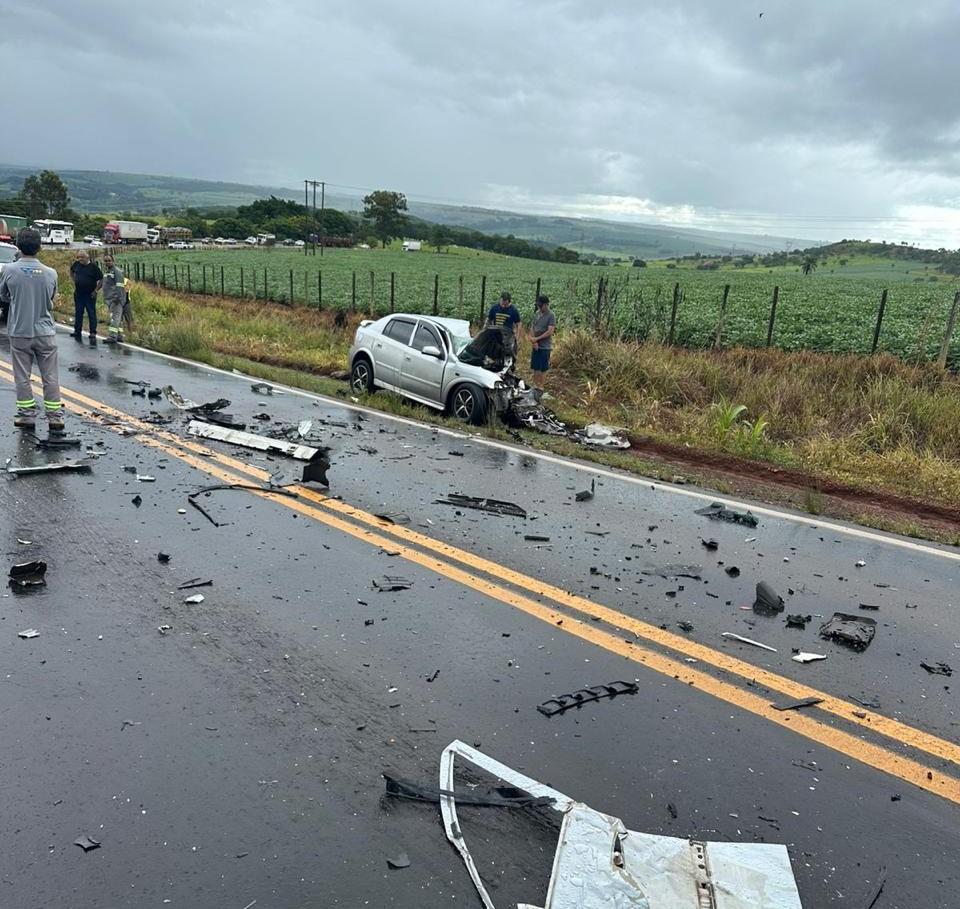 Colisão na MG-190 entre Nova Ponte e Iraí de...