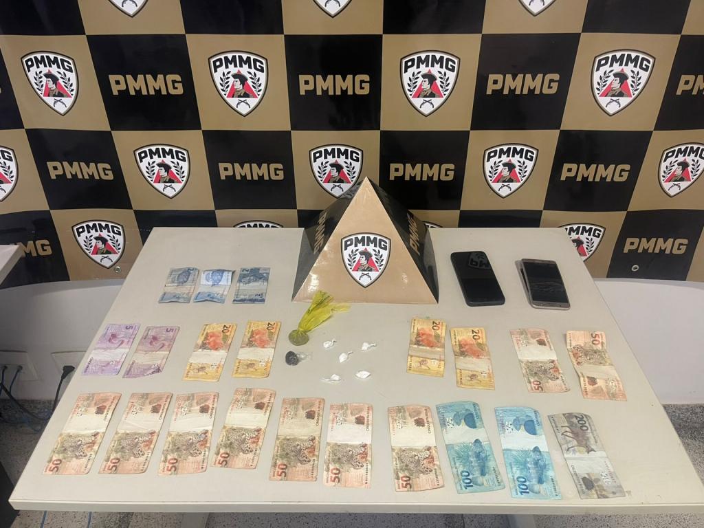 Suspeito de tráfico tenta descartar drogas e acaba preso...