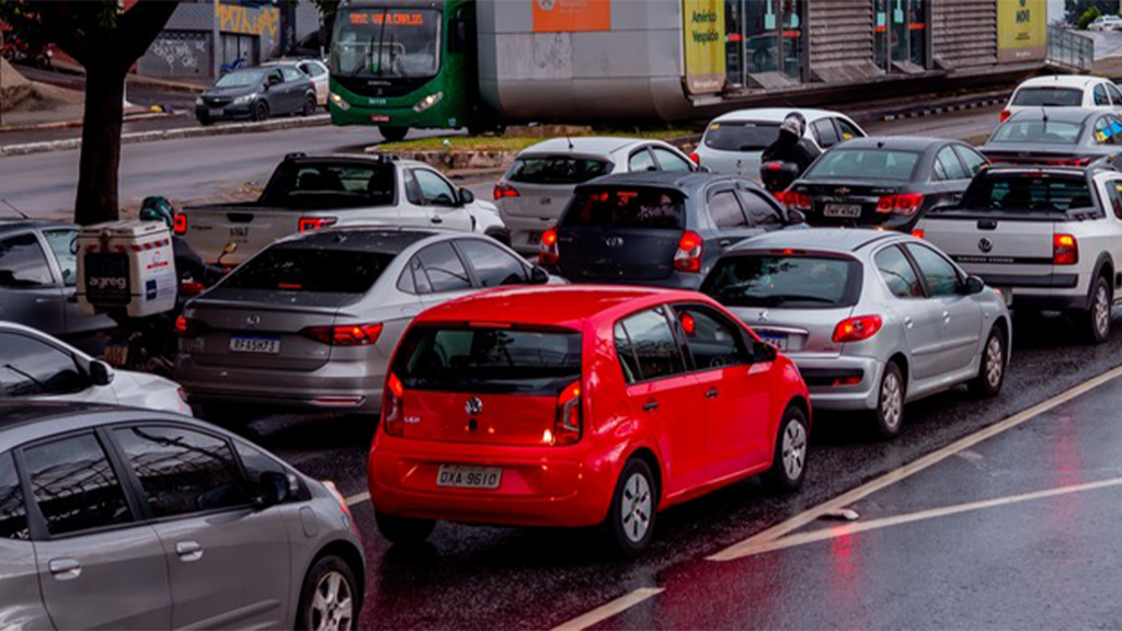 Decreto libera escolha de empresa para fabricação de placas...