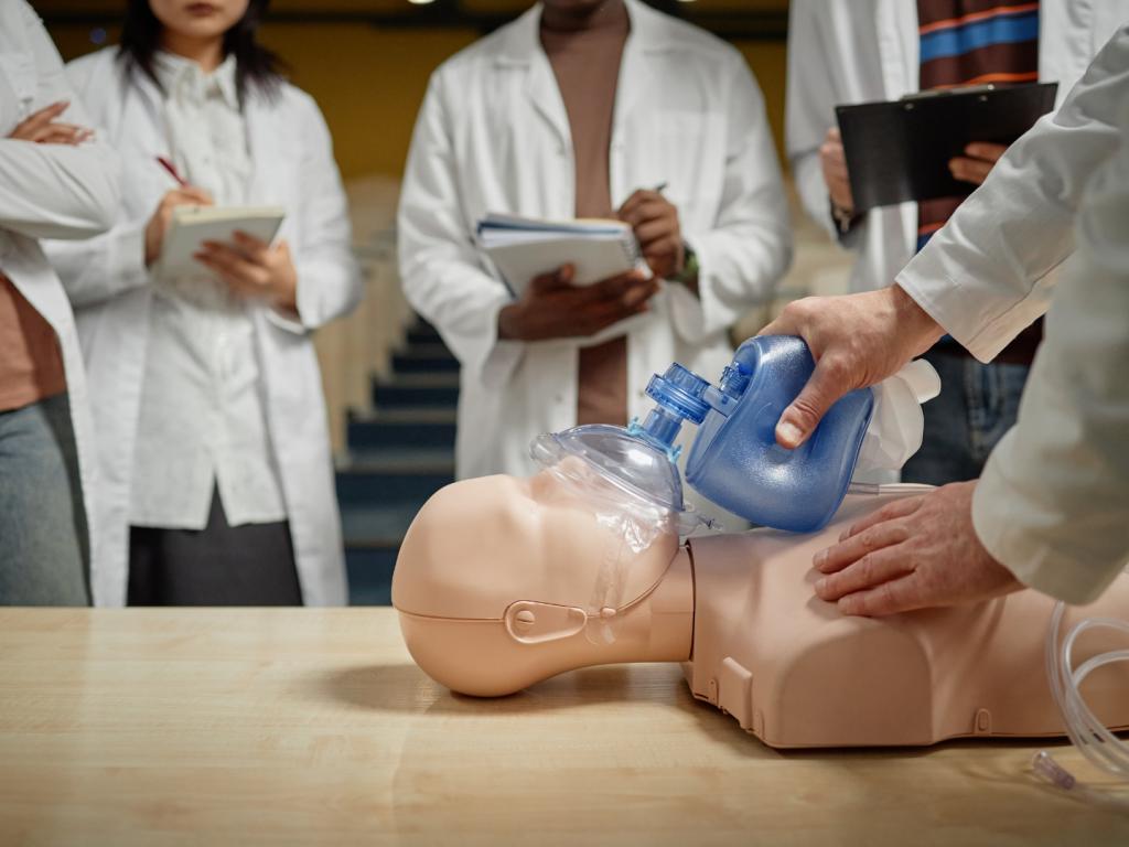 Governo Federal revoga edital de criação de novos cursos de Medicina e...