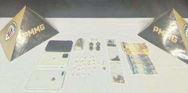 Jovem é preso e adolescentes são apreendidos com drogas no bairro Ouro...