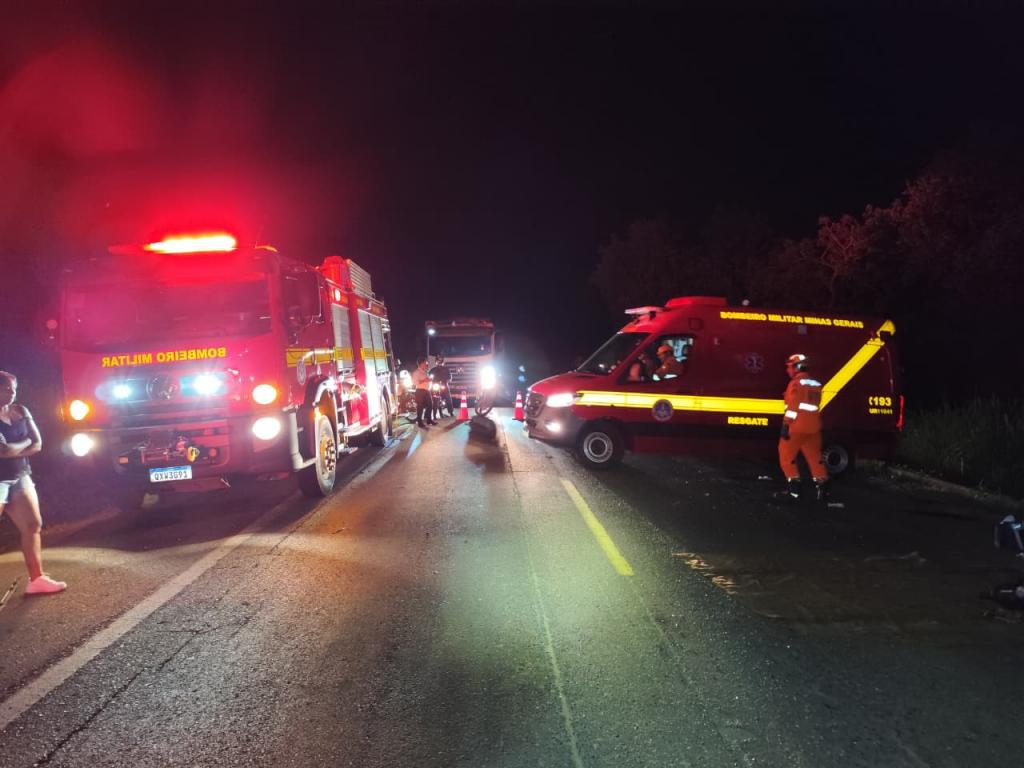 Imagem 1 do post Quatro pessoas morrem em acidente na BR-365 próximo ao trevo de Coromandel