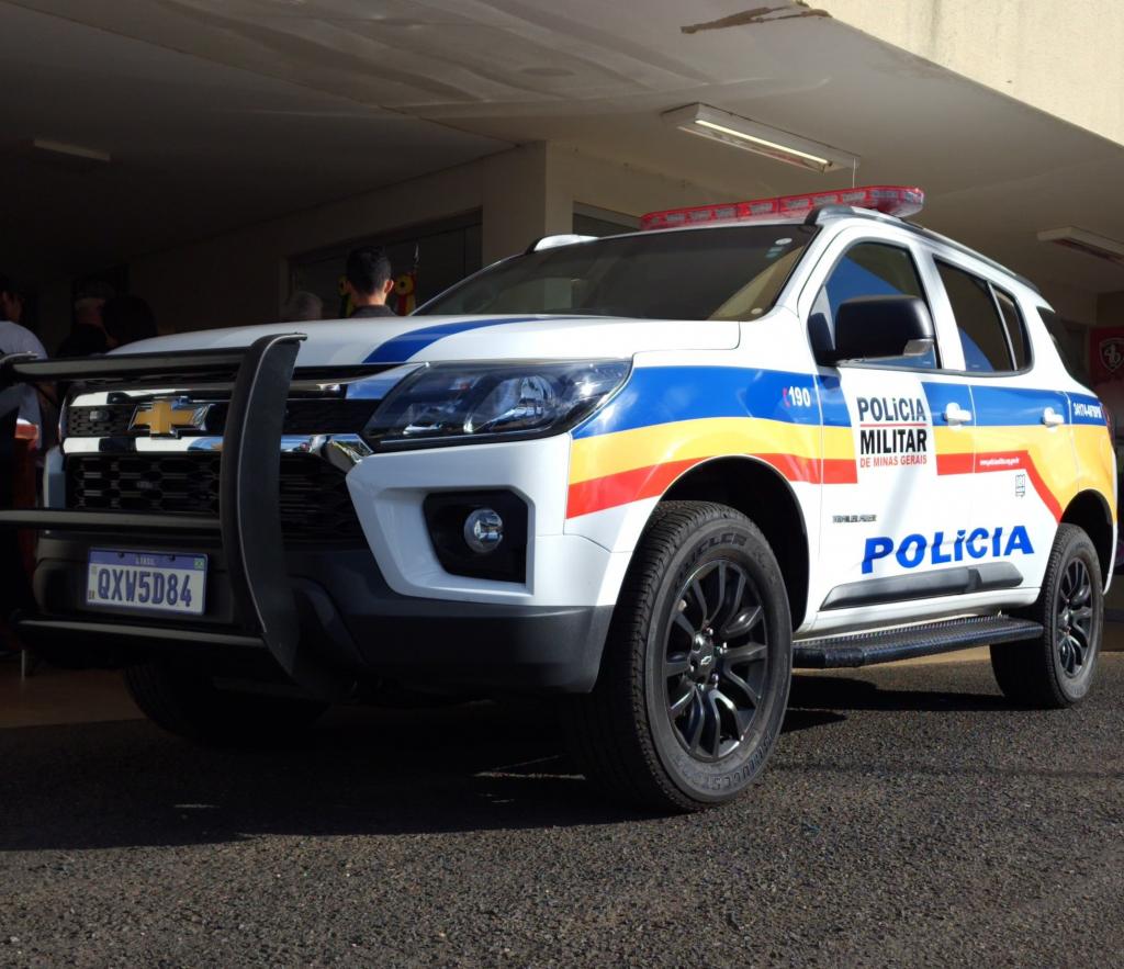 Suspeitos de agressão são presos e polícia encontra drogas em casa no bairro Santo Antônio