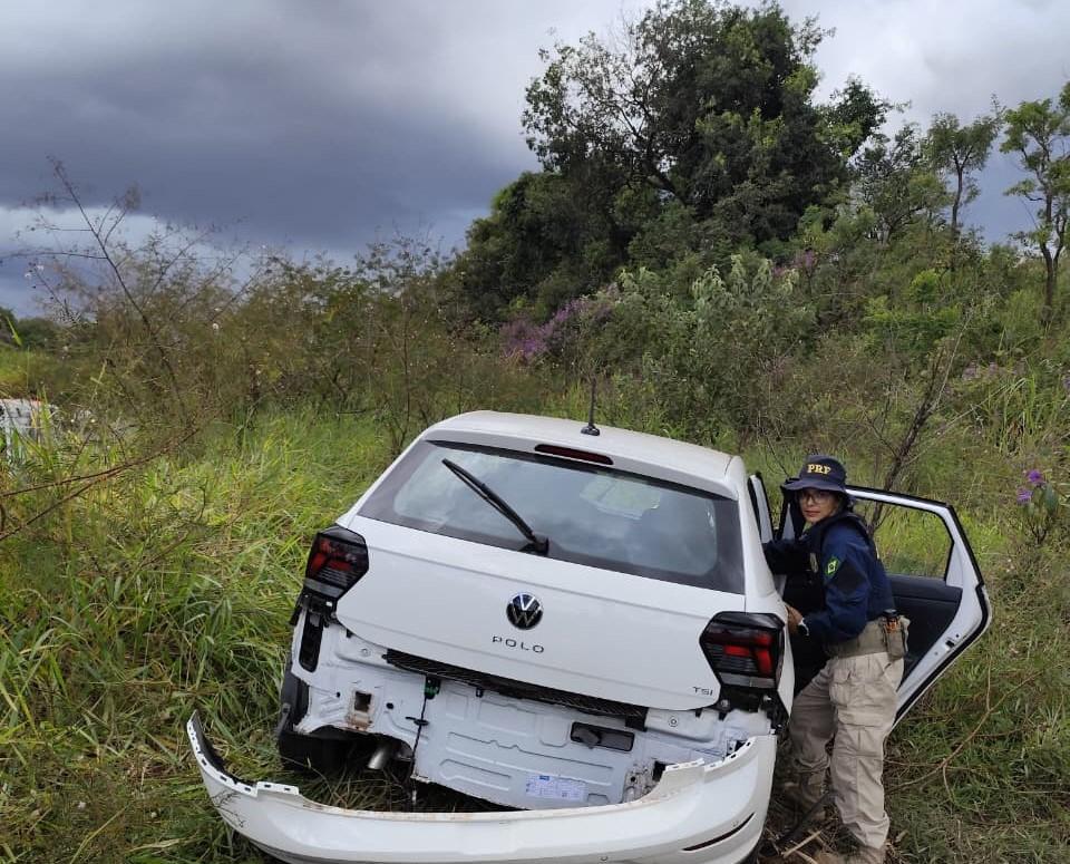 Imagem 2 do post Idoso fica preso às ferragens após batida entre dois carros na BR-365, em Patrocínio