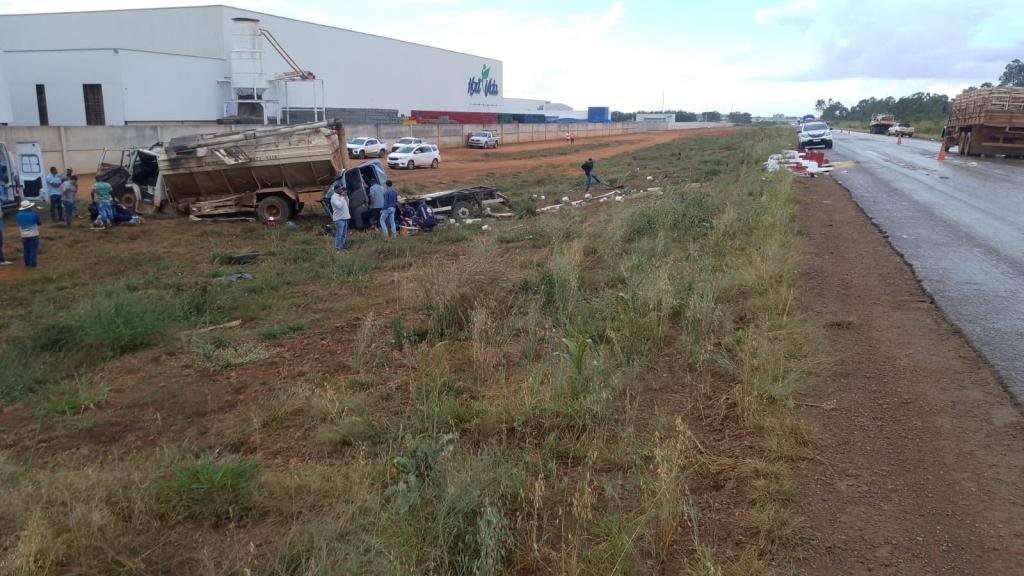 Imagem 3 do post Acidente entre caminhões deixa cinco feridos na BR-354, em São Gotardo