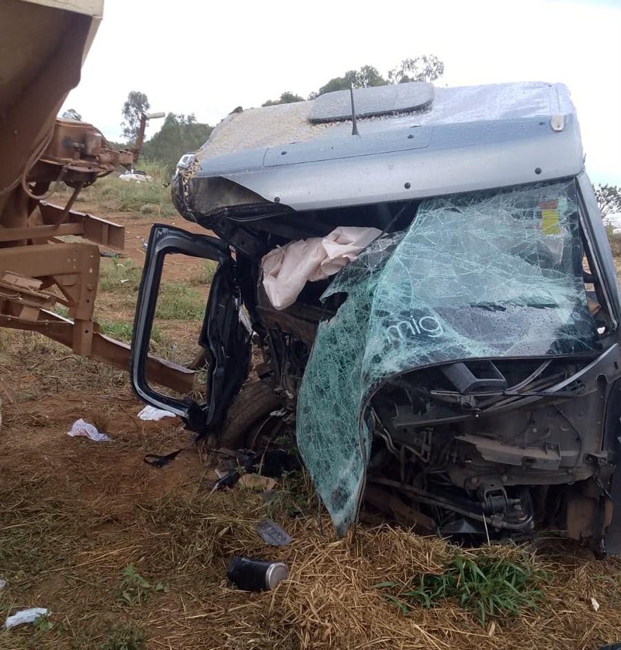 Acidente entre caminhões deixa cinco feridos na BR-354, em São Gotardo