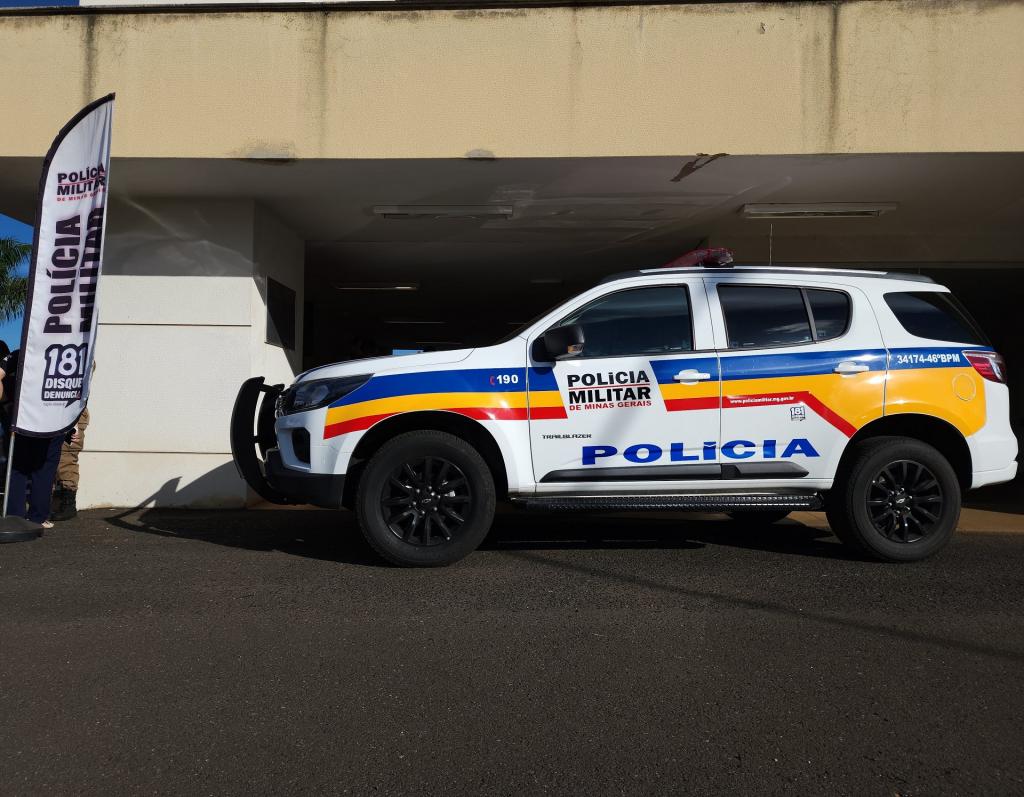 Após quebradeira em casa, homem é preso por resistência a abordagem policial