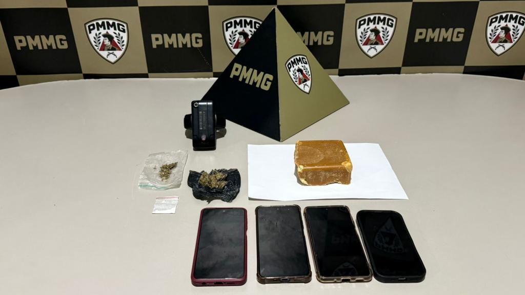 Imagem 2 do post Foragido é preso após perseguição e apreensão de drogas na BR-365, em Monte Carmelo
